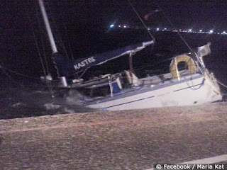 Βυθίστηκε ιστιοφόρο στο λιμάνι της Πρέβεζας [photos] - Φωτογραφία 1