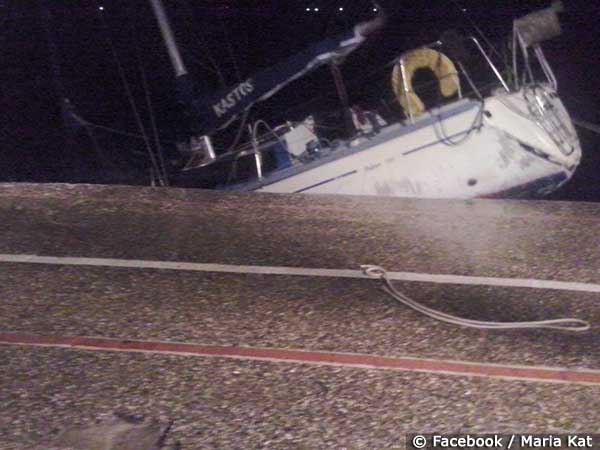 Βυθίστηκε ιστιοφόρο στο λιμάνι της Πρέβεζας [photos] - Φωτογραφία 3