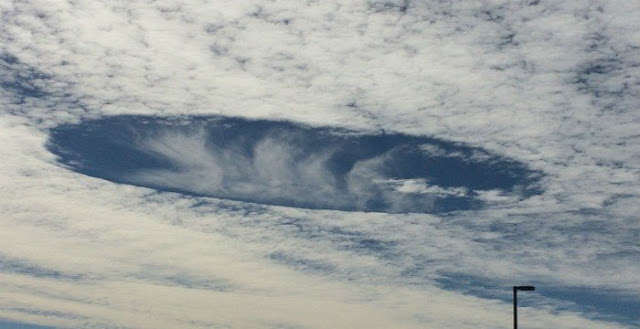 ΑΠΙΣΤΕΥΤΟ βίντεο! Σύννεφα δημιούργησαν κάτι σαν μία «τρύπα στον ουρανό» - Φωτογραφία 2