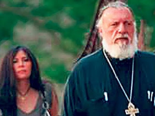 ''Με άφησε έγκυο'' - Τι ισχυρίζεται η Περουβιανή πέτρα του σκανδάλου για τον Έλληνα ιερέα - Φωτογραφία 1