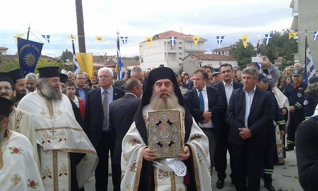 7221 - Πλήθος κόσμου στην υποδοχή της ιεράς εικόνας της Παναγίας Εσφαγμένης από την Ιερά Μονή Βατοπαιδίου (φωτογραφίες-βίντεο) - Φωτογραφία 13