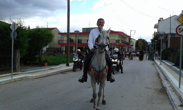 7221 - Πλήθος κόσμου στην υποδοχή της ιεράς εικόνας της Παναγίας Εσφαγμένης από την Ιερά Μονή Βατοπαιδίου (φωτογραφίες-βίντεο) - Φωτογραφία 2