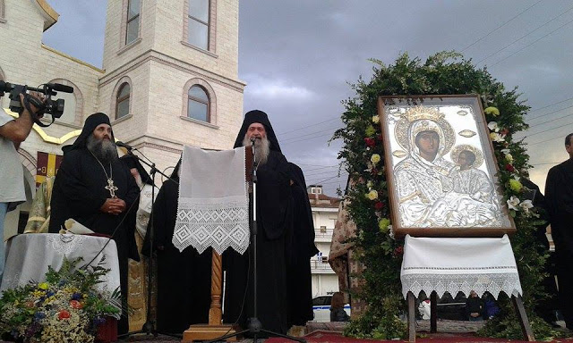 7221 - Πλήθος κόσμου στην υποδοχή της ιεράς εικόνας της Παναγίας Εσφαγμένης από την Ιερά Μονή Βατοπαιδίου (φωτογραφίες-βίντεο) - Φωτογραφία 3