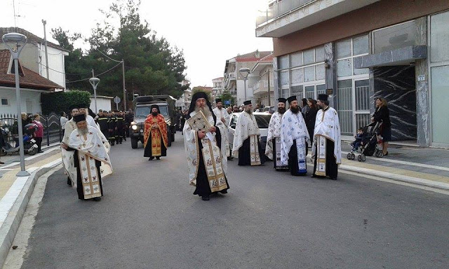 7221 - Πλήθος κόσμου στην υποδοχή της ιεράς εικόνας της Παναγίας Εσφαγμένης από την Ιερά Μονή Βατοπαιδίου (φωτογραφίες-βίντεο) - Φωτογραφία 5