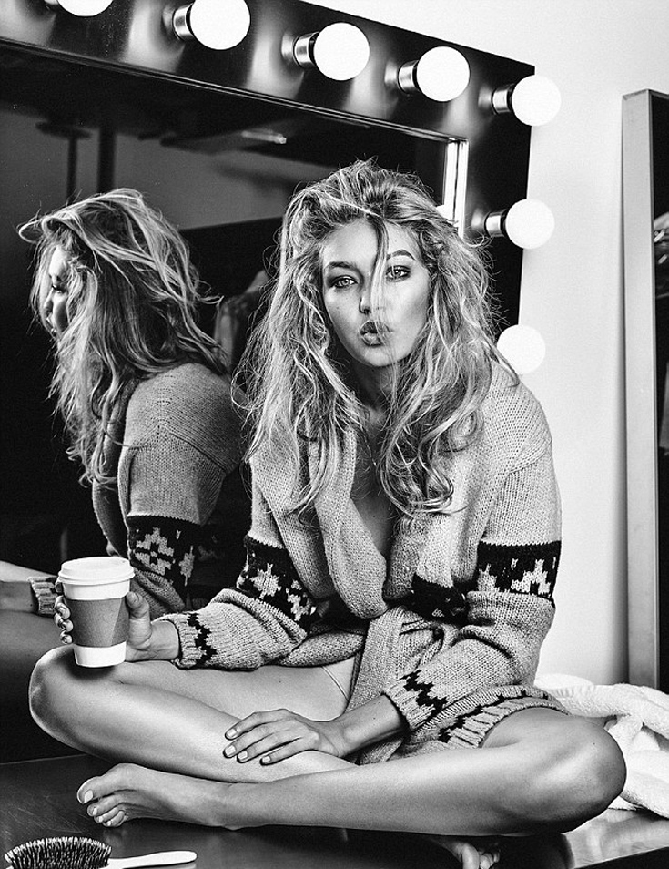 Ασπρόμαυρη και τόπλες - Φωτογραφία 2