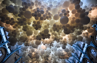 Σε οροφή του Covent Garden στο Λονδίνο, κρέμασαν 100.000 μπαλόνια [photos] - Φωτογραφία 1