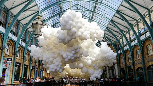 Σε οροφή του Covent Garden στο Λονδίνο, κρέμασαν 100.000 μπαλόνια [photos] - Φωτογραφία 3