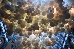 Σε οροφή του Covent Garden στο Λονδίνο, κρέμασαν 100.000 μπαλόνια [photos]