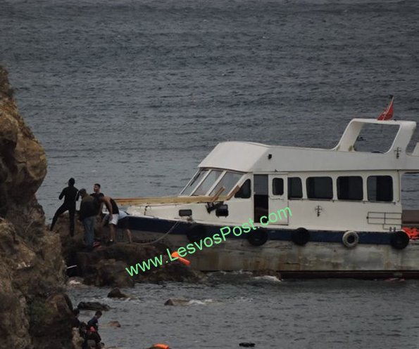 Καταδίωξη και σύλληψη 34χρονου διακινητή προσφύγων με σκάφος στην Πέτρα Λέσβου... [photos] - Φωτογραφία 3