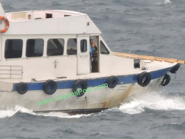 Καταδίωξη και σύλληψη 34χρονου διακινητή προσφύγων με σκάφος στην Πέτρα Λέσβου... [photos] - Φωτογραφία 5