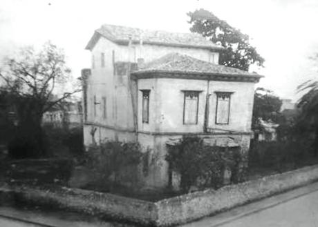 Πάτρα: Mια σπάνια φωτογραφία της κατοικίας της οικογένειας Βουδ πριν γκρεμιστεί - Φωτογραφία 2
