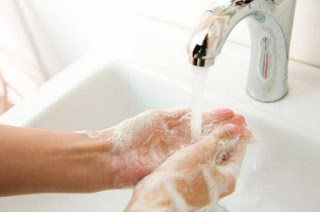 Δείτε πόσα μικρόβια υπάρχουν στα χέρια αμέσως μετά το πλύσιμο [photos] - Φωτογραφία 1