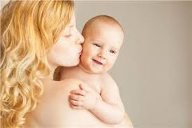 Τα χάδια και η αγκαλιά συμβάλλουν στην καλή υγεία του μωρού - Φωτογραφία 1