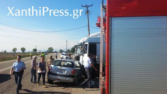 Απίστευτο ατύχημα κοντά στη Ν. Κεσσάνη Ξάνθης - Αυτοκίνητο «καρφώθηκε» σε νταλίκα μετά από καραμπόλα [photos+video] - Φωτογραφία 6
