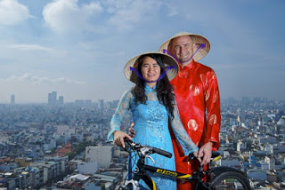 Στα Γιάννενα αύριο οι ακτιβιστές ποδηλάτες Simon Nelson και Nguyen Thi Kim Ngan - Φωτογραφία 1