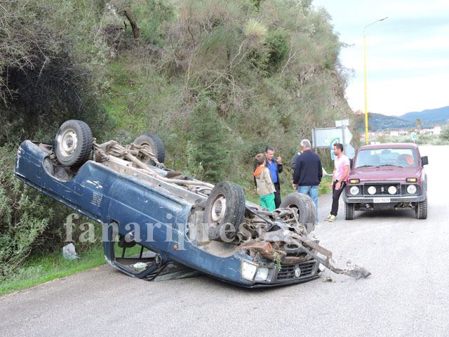 Ανετράπη αγροτικό οχήματο στην είσοδο του Καναλακίου [photos] - Φωτογραφία 4