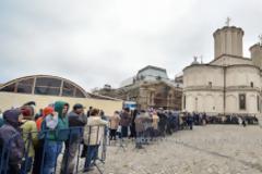 7246 - Το Ιερό Λείψανο της Αγίας Μαρίας της Μαγδαληνής από την Ιερά Μονή Σίμωνος Πέτρας του Αγίου Όρους στο Πατριαρχείο Ρουμανίας (φωτογραφίες)