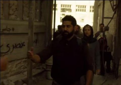 Homeland: Γκράφιτι στο σκηνικό καταγγέλλουν ρατσισμό στην τηλεοπτική σειρά [photo] - Φωτογραφία 2