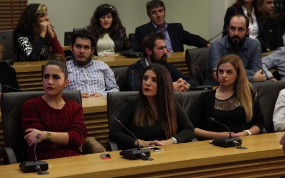 Χαμός στο facebook με τις κούκλες ΟΝΝΕΔίτισσες σε ομιλία του Τζιτζικώστα στην Κοζάνη [photo] - Φωτογραφία 2