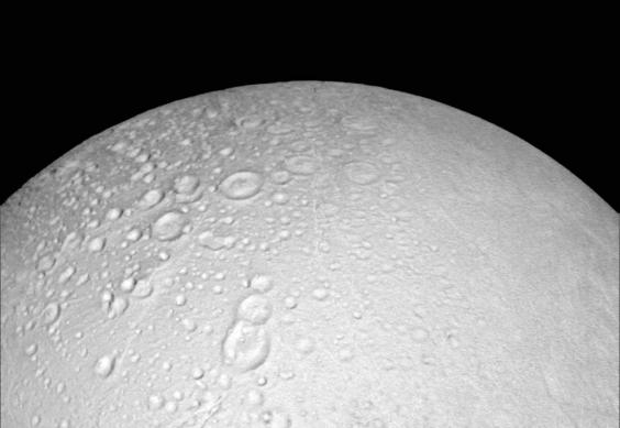 Οι πρώτες φωτογραφίες του δορυφόρου του Κρόνου - Φωτογραφία 3