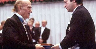 Ο Ελύτης τιμάται με το Νόμπελ Λογοτεχνίας του 1979 - Φωτογραφία 1