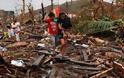 Τυφώνας σαρώνει τις Φιλιππίνες - 2 νεκροί, 16.000 ξεσπιτωμένοι [photos+video]