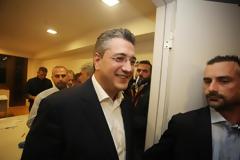 Τα κορίτσια της ΟΝΝΕΔ που έκλεψαν την παράσταση στην ομιλία του Τζιτζικώστα [Εικόνες]