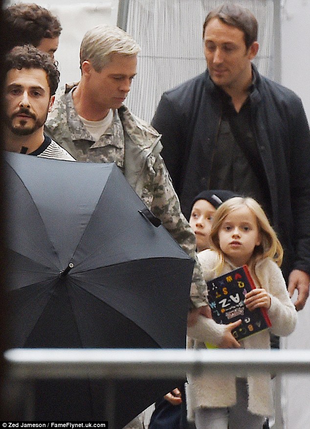Tα νέα μαλλιά του Brad Pitt τα έχετε δει; [photos] - Φωτογραφία 2
