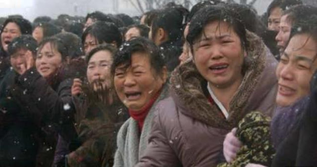 Κιμ Γιονγκ Ουν: Και οι γυναίκες κλαίνε για το ίνδαλμά τους... [photos] - Φωτογραφία 4