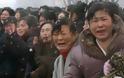 Κιμ Γιονγκ Ουν: Και οι γυναίκες κλαίνε για το ίνδαλμά τους... [photos] - Φωτογραφία 4
