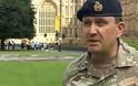 Βρετανός στρατηγός: Ναι στους ομοφυλόφιλους στο στρατό, τον κάνουν πιο αποτελεσματικό