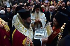 7279 - Ιερά κειμήλια της Ορθοδοξίας από τη Σιμωνόπετρα στη Μητρόπολη Λαγκαδά (φωτογραφίες)
