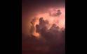 Εικόνες που κόβουν την ανάσα: Η στιγμή που ηλεκτρική καταιγίδα «χτυπά» τη Σάμο... [video]