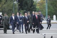 Στην Αθήνα για επίσκεψη φιλίας ο Φρανσουά Ολάντ - Έστρωσαν κόκκινα χαλιά όλη την Ηρώδου Αττικού - Δείτε φωτο