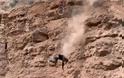 Extreme Mountain Bike: Σοκαριστική πτώση ποδηλάτη στα βράχια (VIDEO)