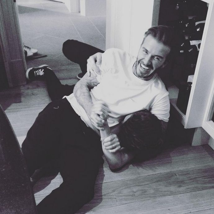 David Beckham: Στα πατώματα για χάρη του γιου του [photos] - Φωτογραφία 2