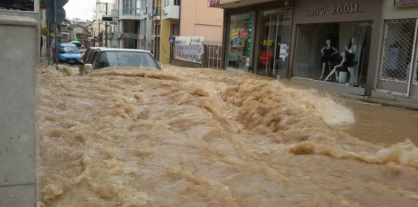 Κακοκαιρία: Αγνοείται γυναίκα στον Κηφισό! Ένας νεκρός στο Μενίδι - Φωτογραφία 2