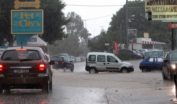 Κακοκαιρία: Αγνοείται γυναίκα στον Κηφισό! Ένας νεκρός στο Μενίδι - Φωτογραφία 4