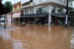 Κακοκαιρία: Αγνοείται γυναίκα στον Κηφισό! Ένας νεκρός στο Μενίδι