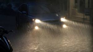 Εγκλωβίστηκαν οδηγοί στην Πάτρα από τη νυχτερινή καταιγίδα - Αντλήσεις υδάτων και στη Δυτική Αχαΐα - Φωτογραφία 1