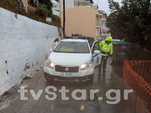 Υποχώρησε δρόμος - Κινδύνευσε κοριτσάκι στη Λαμία [photos] - Φωτογραφία 3