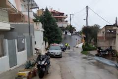 Υποχώρησε δρόμος - Κινδύνευσε κοριτσάκι στη Λαμία [photos]