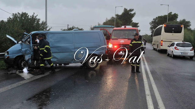 Σύγκρουση φορτηγού με λεωφορείο του ΚΤΕΛ - Ενας νεκρός και μία τραυματίας [photos] - Φωτογραφία 4