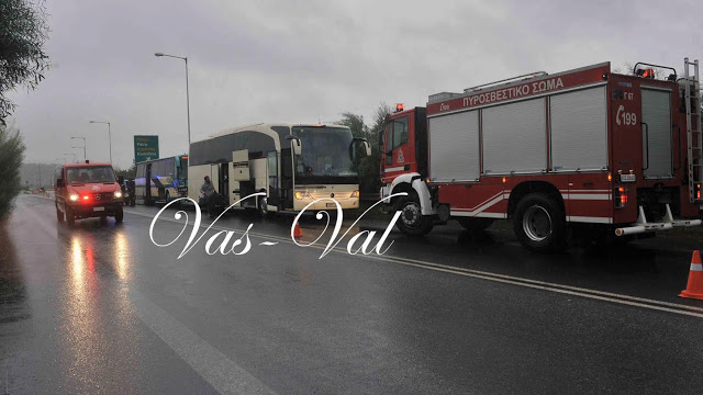 Σύγκρουση φορτηγού με λεωφορείο του ΚΤΕΛ - Ενας νεκρός και μία τραυματίας [photos] - Φωτογραφία 5