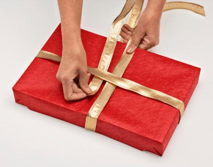 Μάθετε πώς να τυλίγετε μόνοι σας τα δώρα [photos] - Φωτογραφία 9