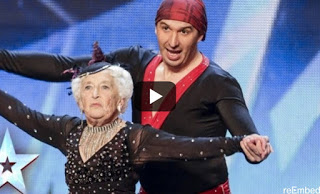 ΔΕΝ ΥΠΑΡΧΕΙ: ΔΕΙΤΕ την γιαγιά που χόρεψε salsa και ΤΡΕΛΑΝΕ τους κριτές talent show... - Φωτογραφία 1