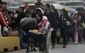 Spiegel: Η Ευρωπαϊκή Επιτροπή ζητά κέντρο υποδοχής 40-50.000 προσφύγων στην Αθήνα
