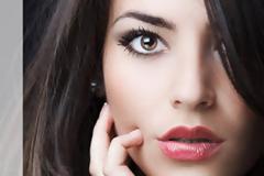 Νέα τάση στο μακιγιάζ! Το eyeliner μπαίνει από την κάτω γραμμή; [photos]