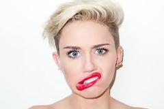 Το πρόσωπο που «κρύβει» χωρίς μακιγιάζ η Miley Cyrus [photos]