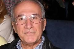 ΠΑΠΑΡΑΤΣΙ ΤΩΡΑ: Ο Κωστάλας τρώει τσάμπα χάμπουργκερ σε καντίνα της πλ. Ειρήνης [photos]